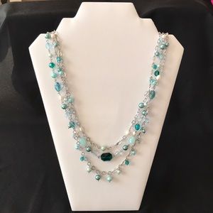 Green and pearl-like necklace